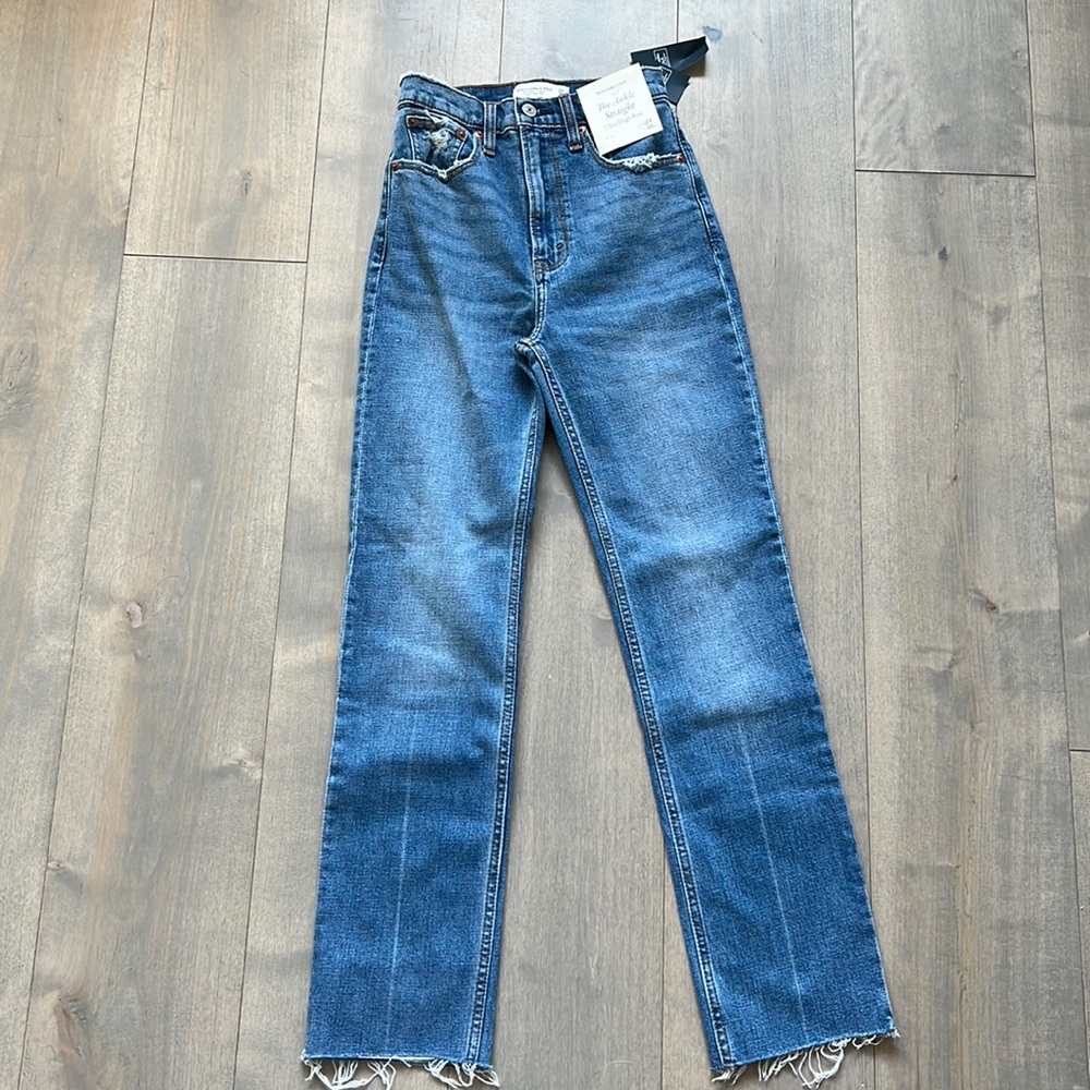 Brand New Abercrombie & Fitch Ultra High Rise Ankle Straight Jeans